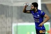 تیپ عجیب و بامزه مدافع استقلال در ورزشگاه آزادی+عکس
