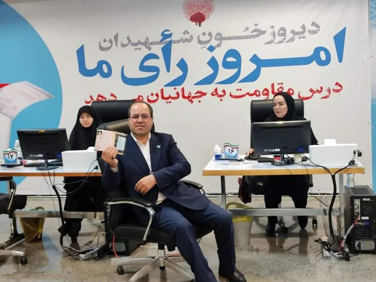 رئیس دانشگاه تهران از شعار انتخاباتی خود رونمایی کرد