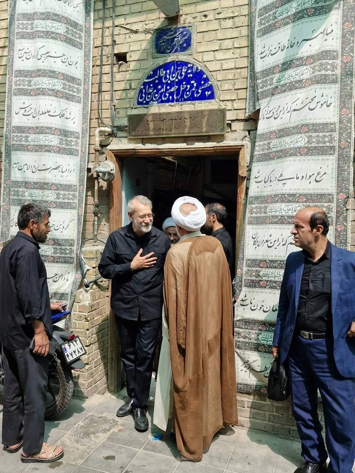 لاریجانی ظهر عاشورا به دفتر کدامیک از مراجع تقلید رفت؟/ عکس