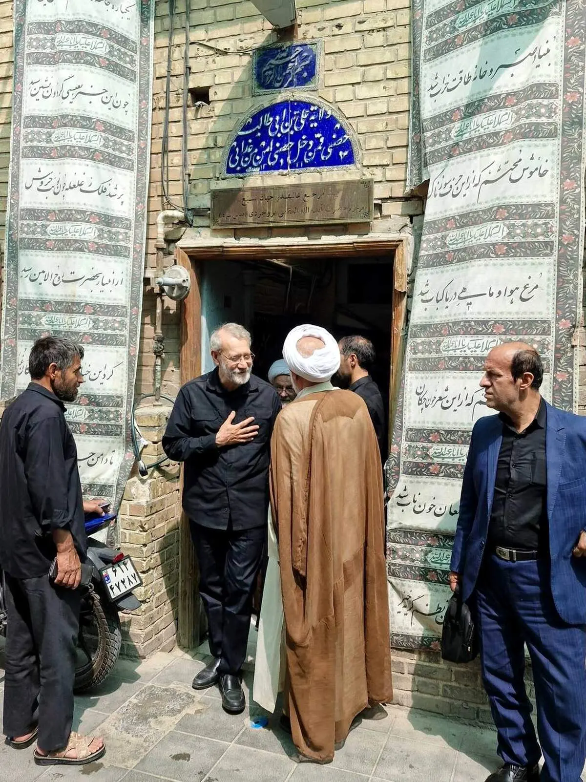لاریجانی ظهر عاشورا به دفتر کدامیک از مراجع تقلید رفت؟/ عکس