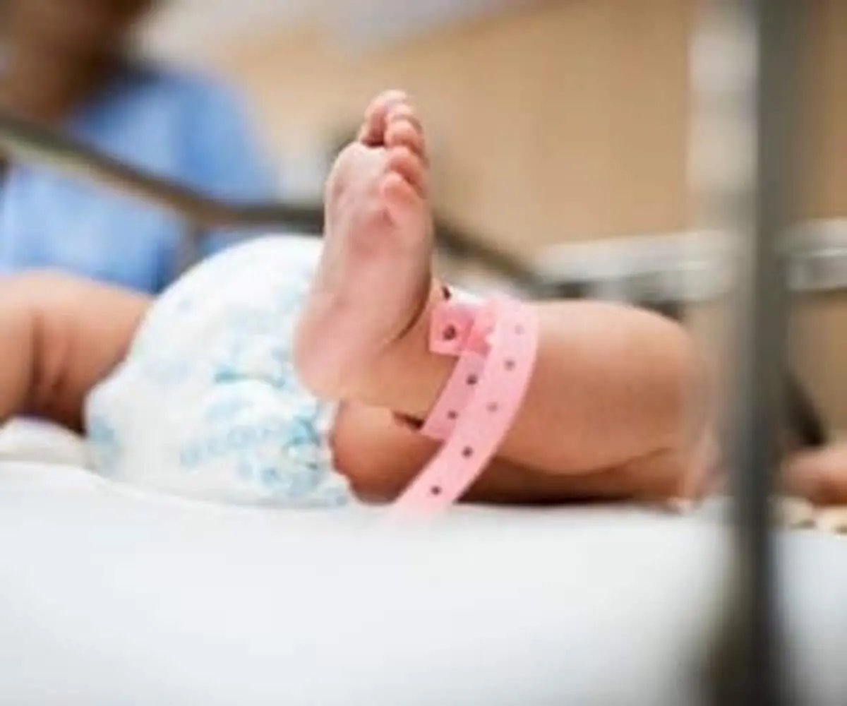 خارج کردن یک جنین از شکم یک مرد