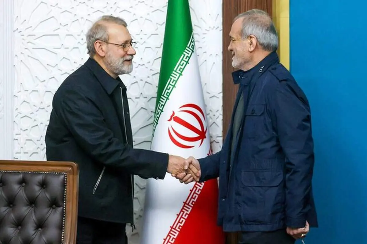 عکس از علی لاریجانی در یک جلسه با پزشکیان + ببینید 