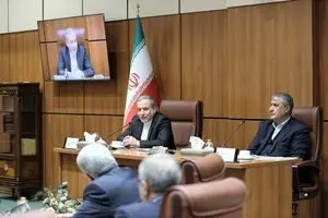 عراقچی: برای صنعت هسته‌ای جنگیده‌ایم 