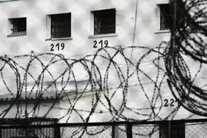 صدها زندانی خودکشی کردند