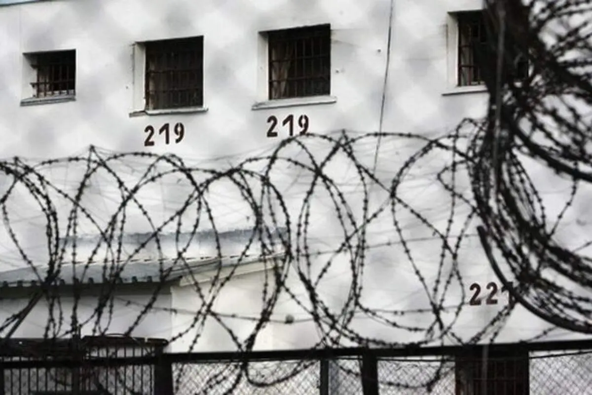 صدها زندانی خودکشی کردند