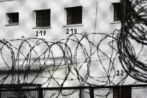 صدها زندانی خودکشی کردند