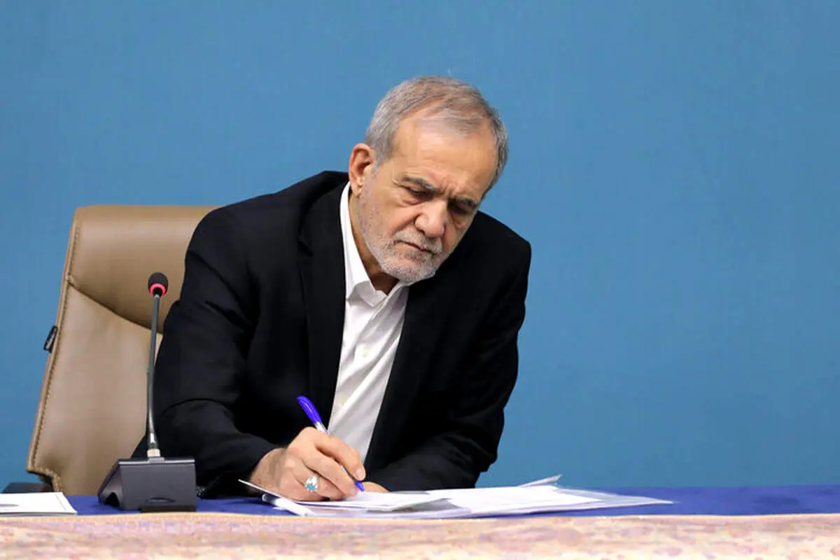 مسعود پزشکیان در جلسه با هنرمندان چه شعری خواند؟ 