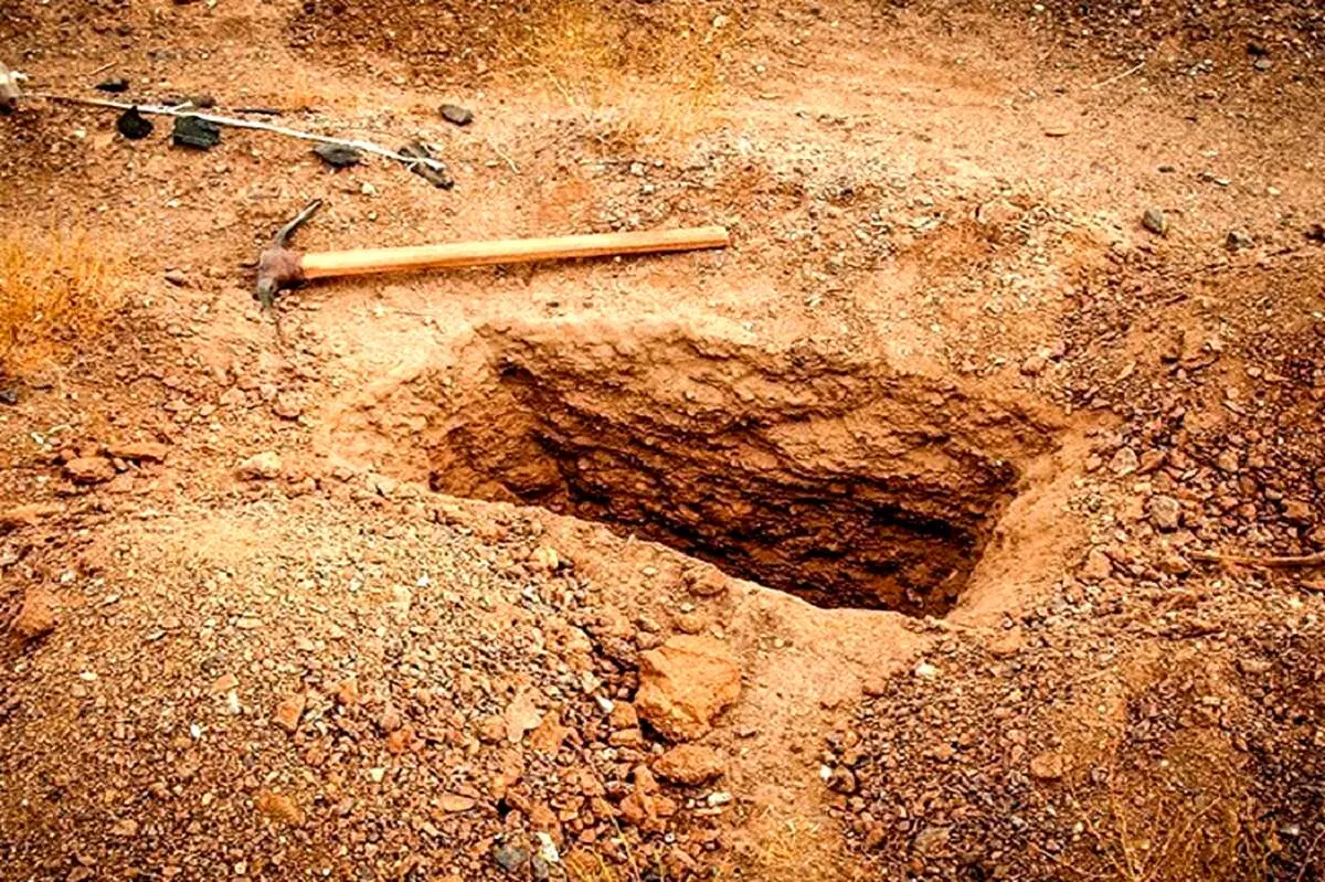 گریه مردی تهرانی سر قبر خودش!