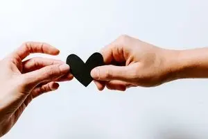 دختری که حسابی شانس آورد/ ازدواج عاشقانه مرد جذاب با دختر عجیب الخلقه