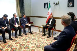 برای کمک به توسعه اقتصادی در منطقه، می‌توان پول مشترک ایجاد کرد