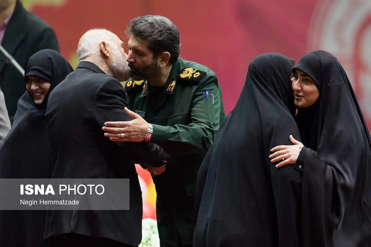 تصویری از زینب سلیمانی در اجتماع بزرگ + ببینید