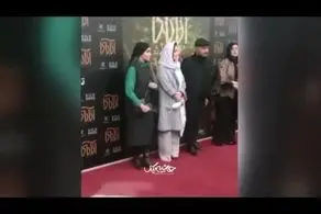 ویدیو جنجالی| حرکت خبرساز آقای بازیگر در کنار خانم بازیگر!/ جواد عزتی چه حرف خصوصی به نیکی کریمی زد؟