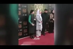ویدیو جنجالی| حرکت خبرساز آقای بازیگر در کنار خانم بازیگر!/ جواد عزتی چه حرف خصوصی به نیکی کریمی زد؟