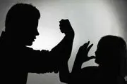 کتک خوردن زن بیچاره از شوهر و خانواده‌اش بخاطر دختر زاییدن