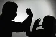 کتک خوردن زن بیچاره از شوهر و خانواده‌اش بخاطر دختر زاییدن