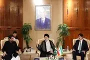 تاکید رییسی بر ارتباط ایران با همسایگان در دیدار با مقامات پاکستان