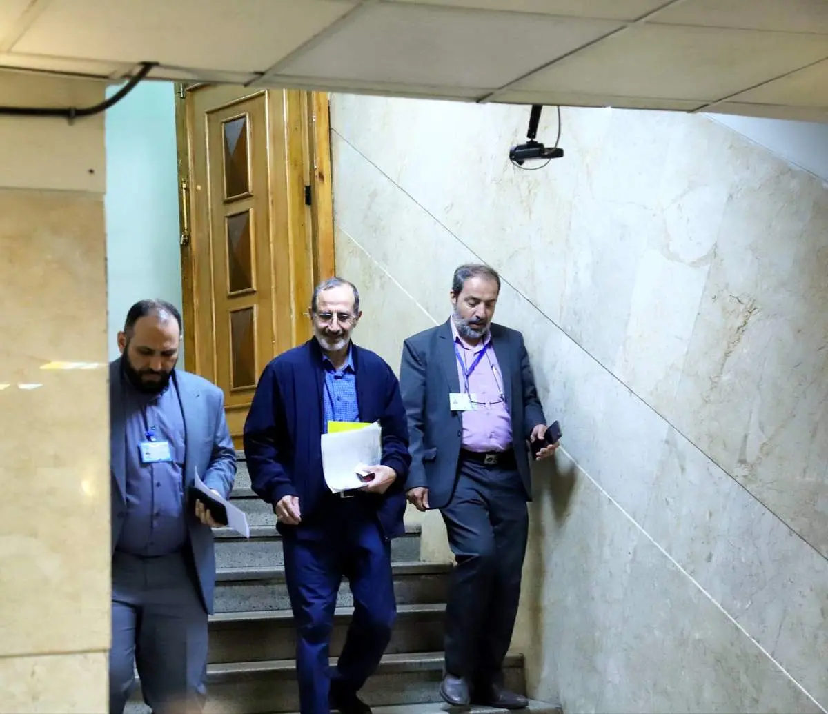 خوش چهره: دولت ها وابستگی به خام فروشی نفت را افزایش دادهاند و رکورد دولتهای قبلی خود را شکاندهاند