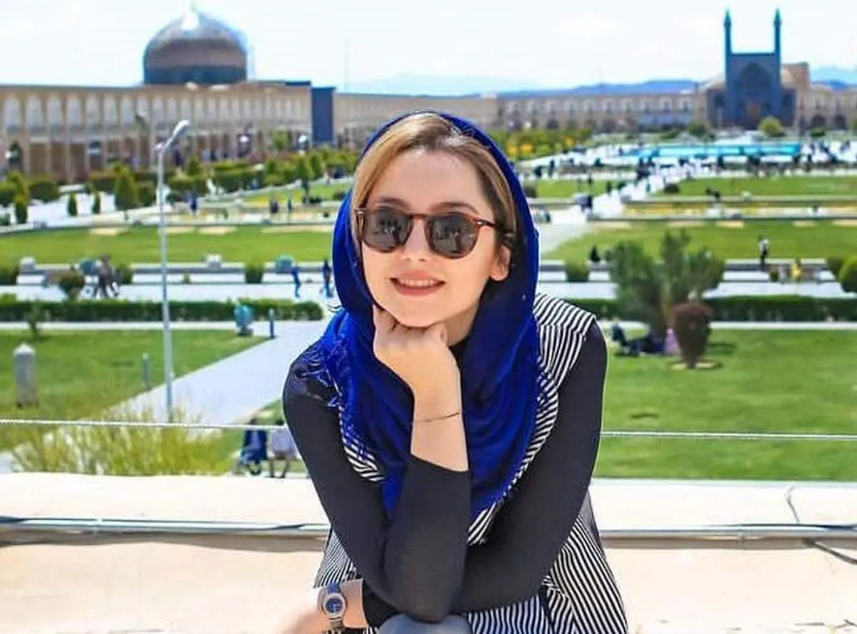 تیپ نا متعارف و منشوری خانم بازیگر همه را متعجب کرد/ ماجرای حلقه دست نازنین بیاتی چیست؟+عکس