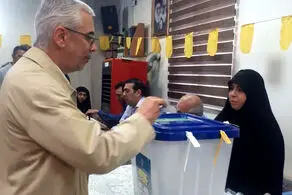 سرلشکر باقری با تیپ متفاوت در حال رای دادن + عکس