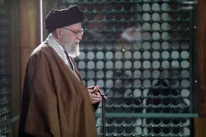 عکس از رهبر انقلاب بر مزار آیت الله هاشمی + ببینید 
