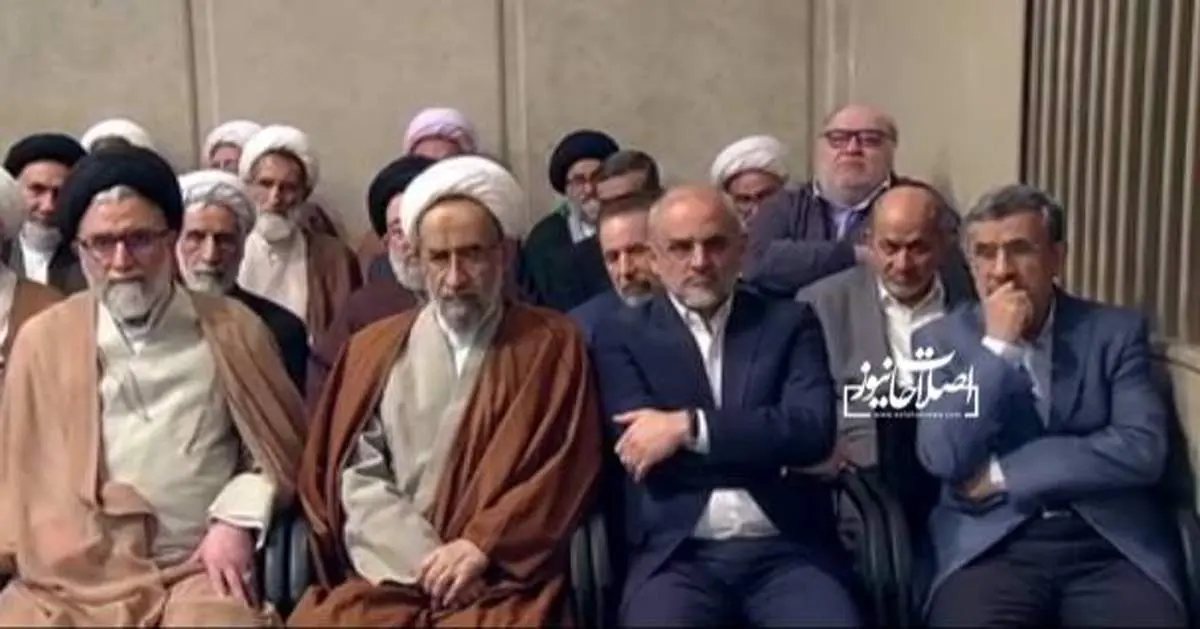 حضور احمدی نژاد در دیدار امروز کارگزاران نظام با رهبری + عکس 