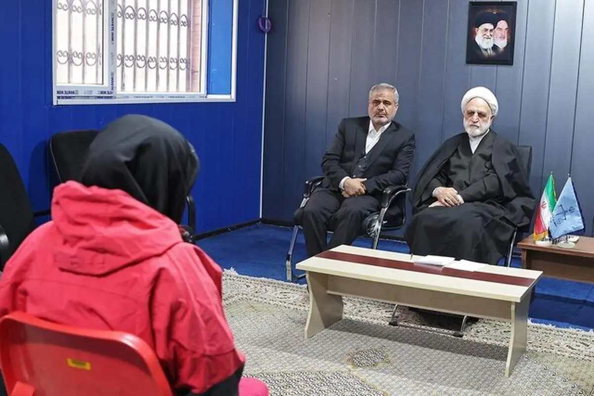  طبق بخشنامه سازمان زندان‌ها الزام زنان به استفاده از چادر ممنوع است 