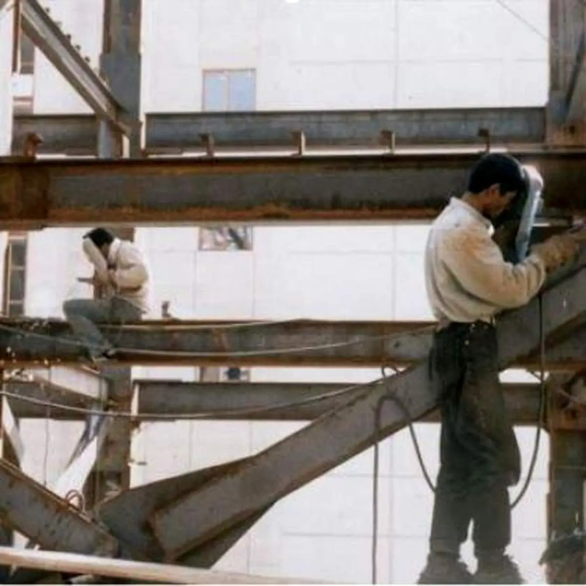 مرگ یک کارگر جوشکار بر اثر سقوط در کرج
