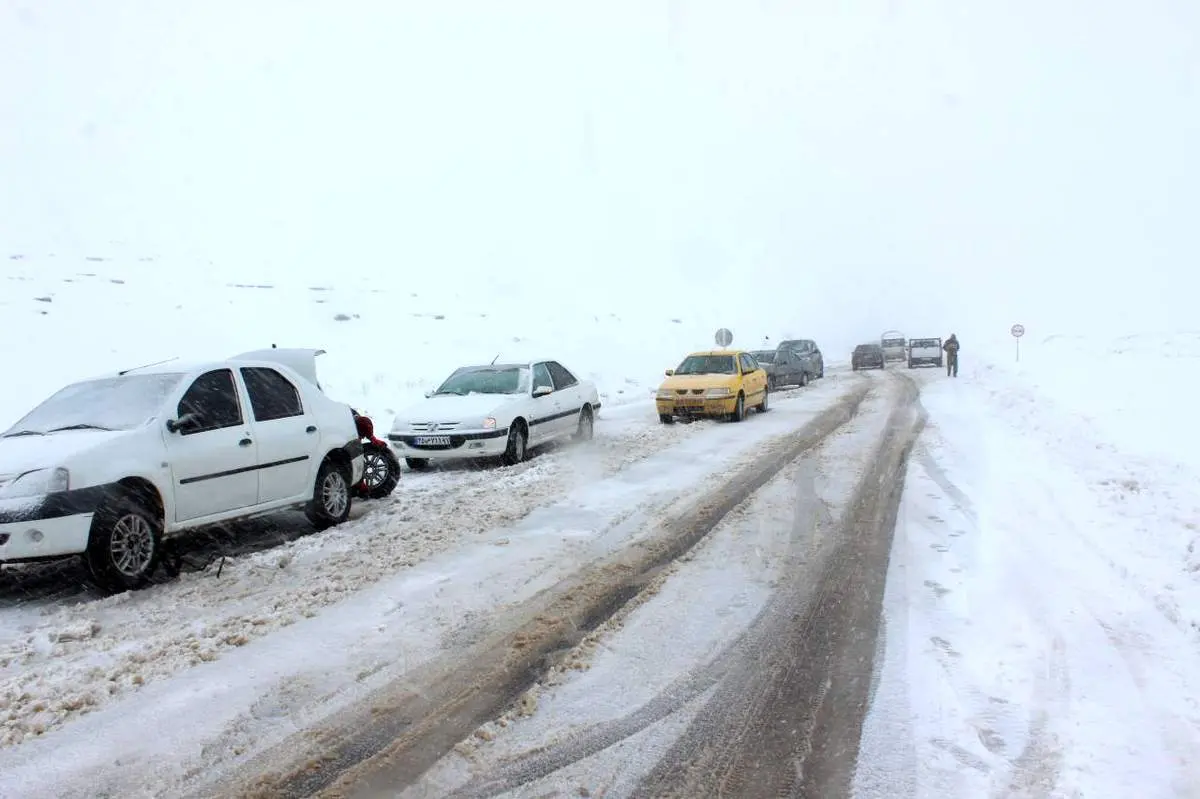 جادههای 9 استان برفی و بارانی است