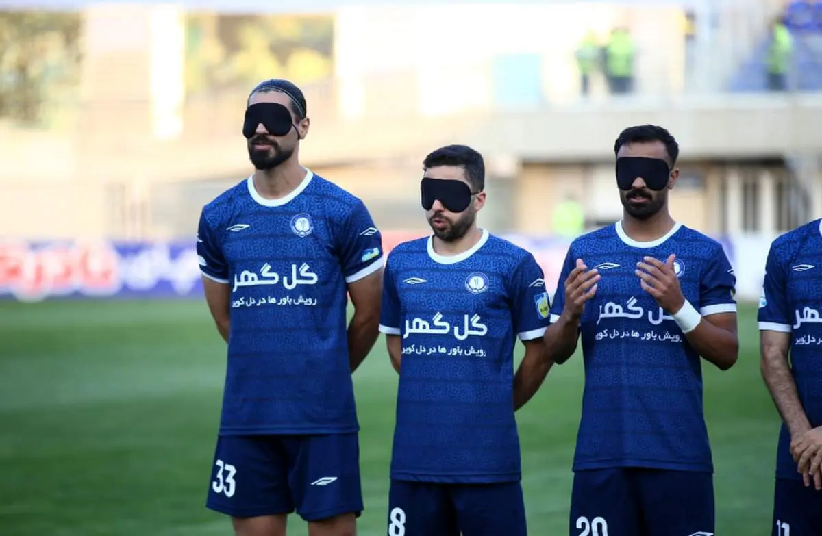 اقدام متفاوت بازیکنان گلگهر هنگام ورود به زمین