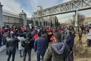 تجمع هواداران پرسپولیس مقابل مجلس با شعارهای تند+ عکس و فیلم