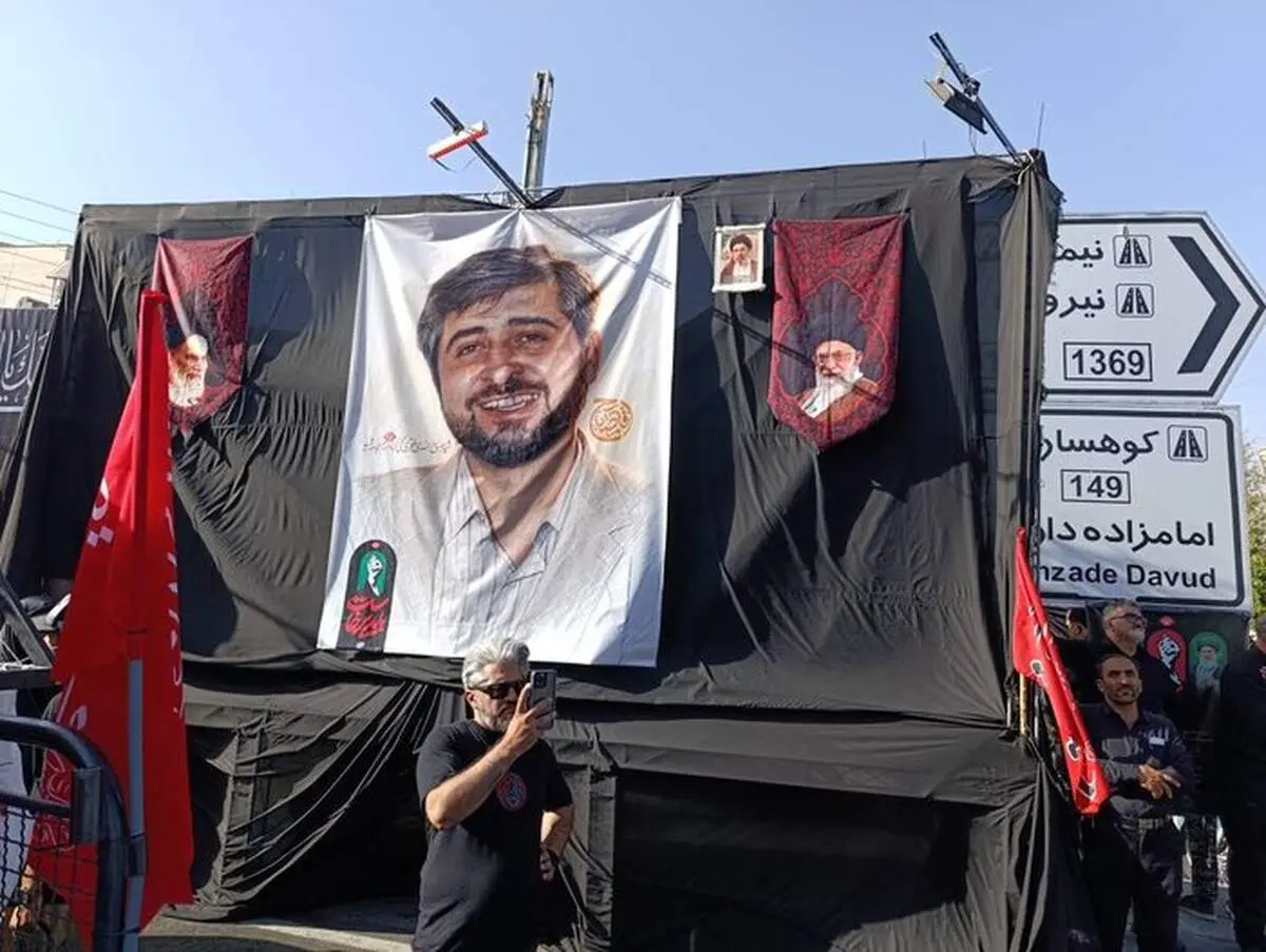 پیکر داماد شهید رهبر انقلاب بر دوش شاگردان و اهالی منطقه کن تهران تشییع شد