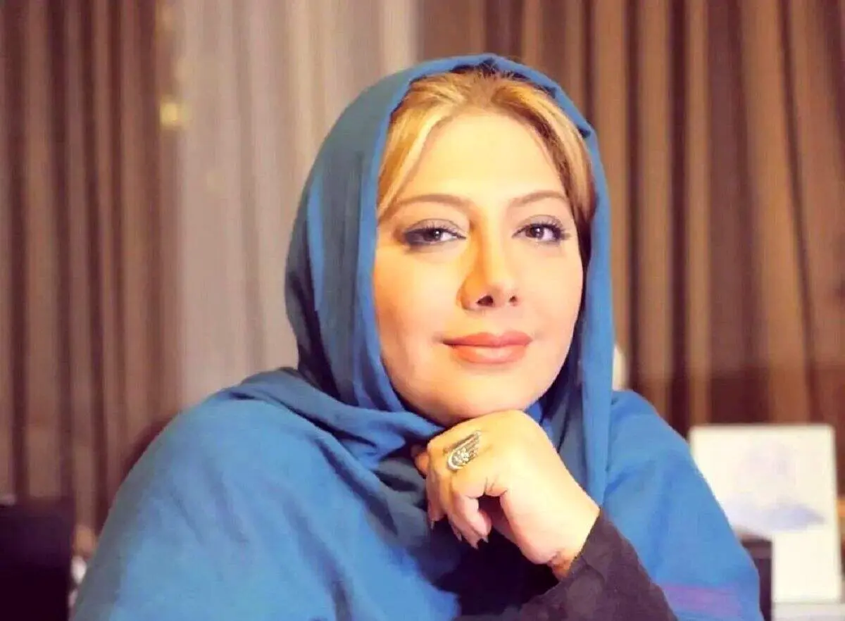 عکس جانسوز خواهر رضا داوود نژاد در سوگ برادرش