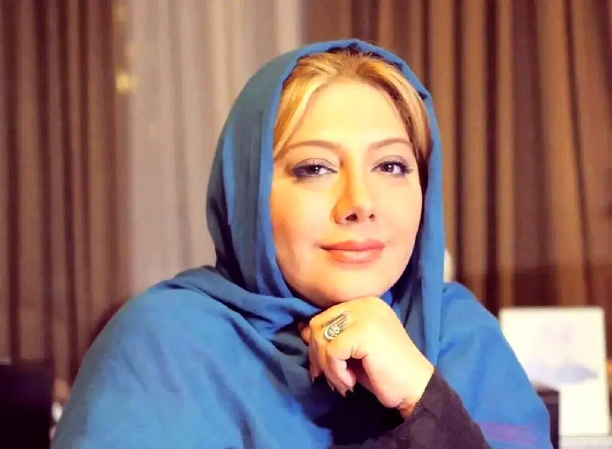 عکس جانسوز خواهر رضا داوود نژاد در سوگ برادرش