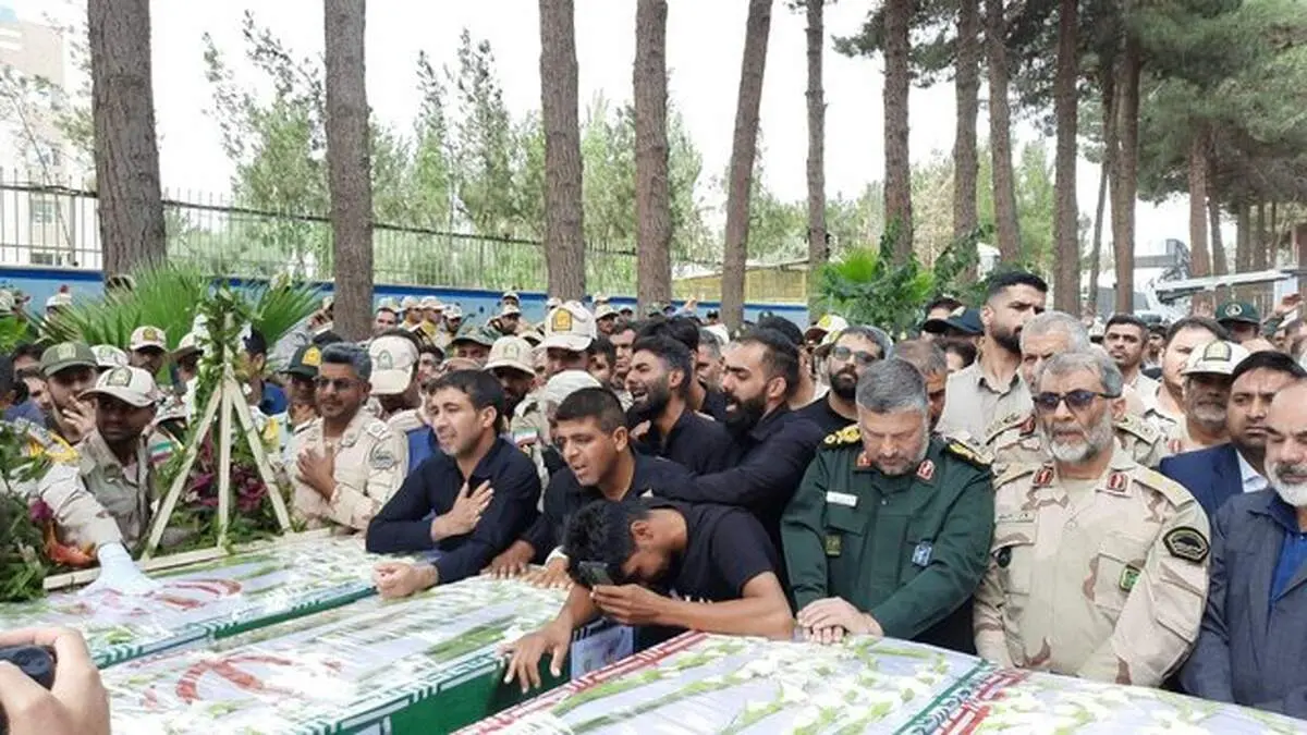 وداع تلخ با پیکر مرزبانی ایرانی در زاهدان