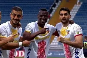 مذاکرات نهایی استقلال با لژیونرهای سرشناس؛ علی کریمی و مجید حسینی به زودی!