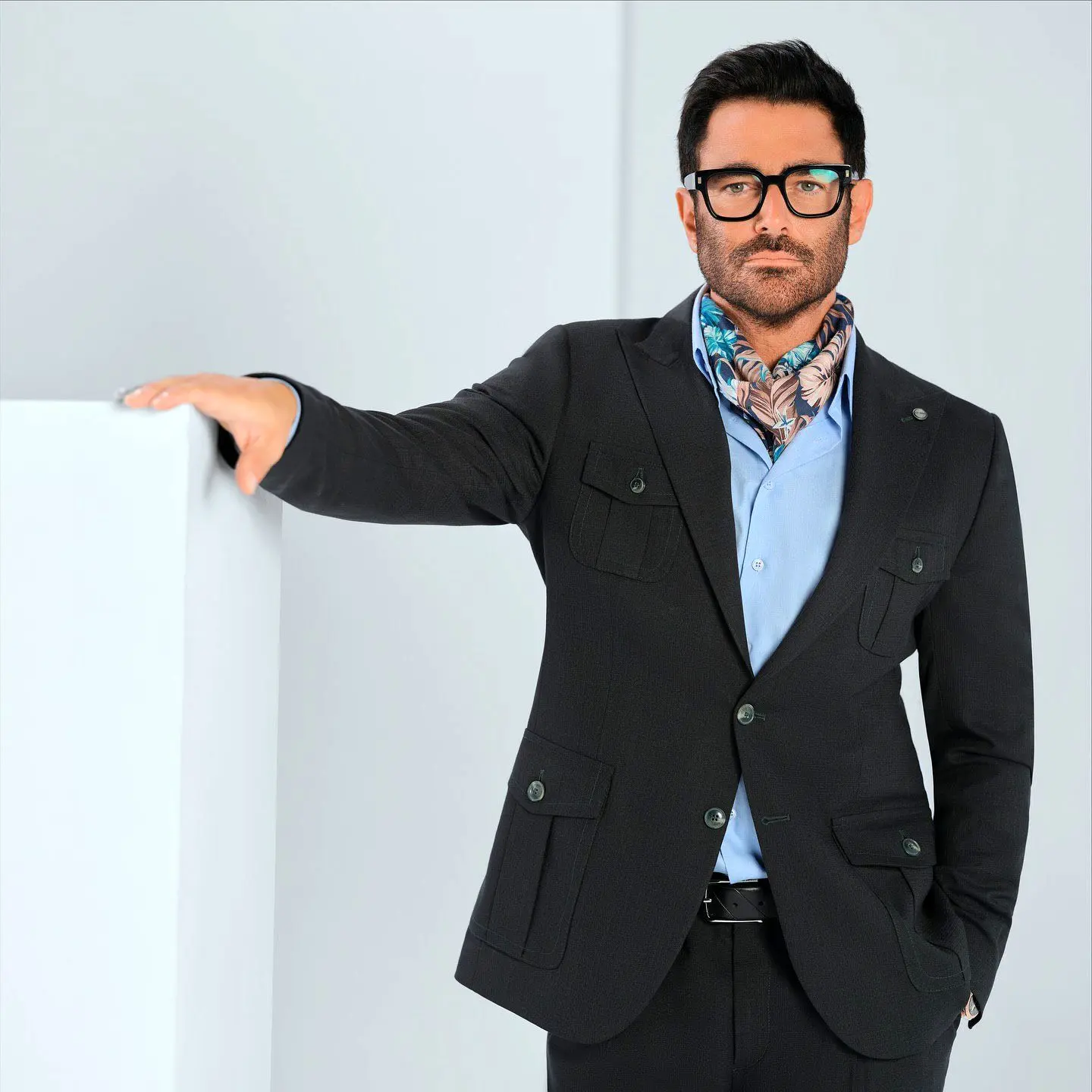 دیدار احساسی محمدرضا گلزار با بهروز وثوقی/ عکس