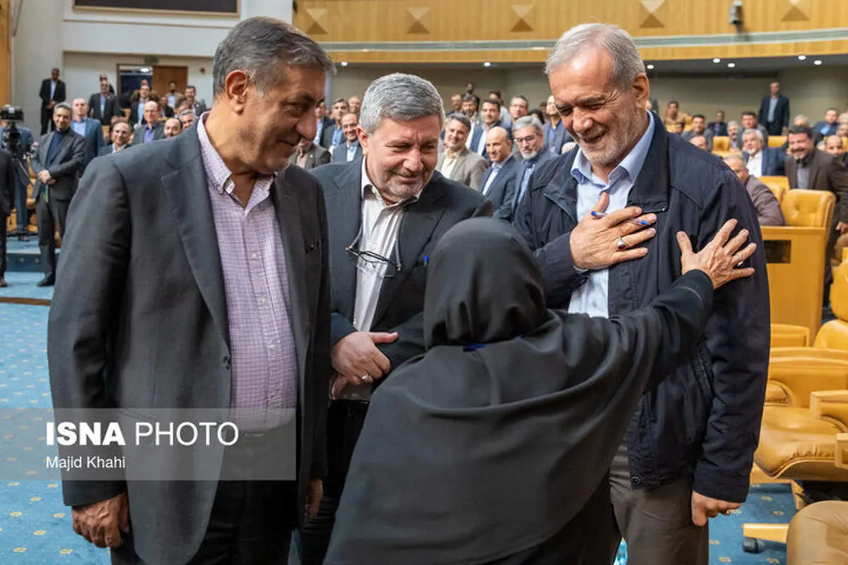 عکس زیبا از مادر پرستاری نوین ایران در کنار پزشکیان + ببینید