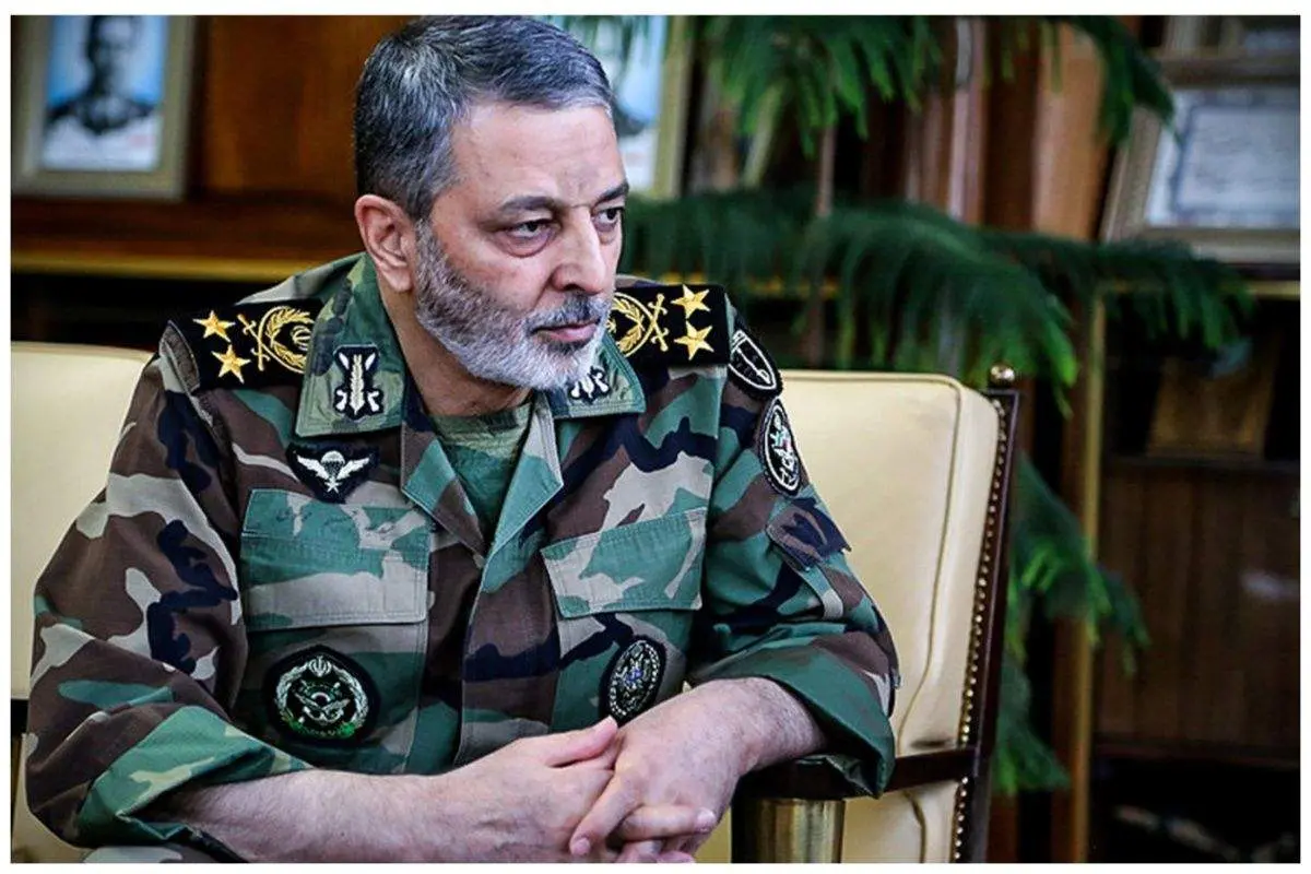 فرمانده کل ارتش کت و شلوار پوش شد + عکس