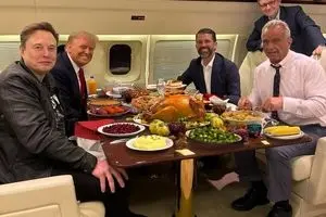 آشتی کنان ترامپ و ایلان ماسک + عکس 