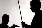 تنبیه وحشتناک و دلخراش دانش آموزان توسط معلم بی رحم +عکس هولناک

