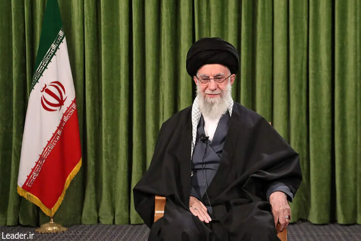 دو قاب زیبا و معنادار در محل سخنرانی رهبری + ببینید 