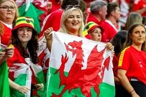 هواداران ولز با نمادهای غیرقانونی مقابل ایران!