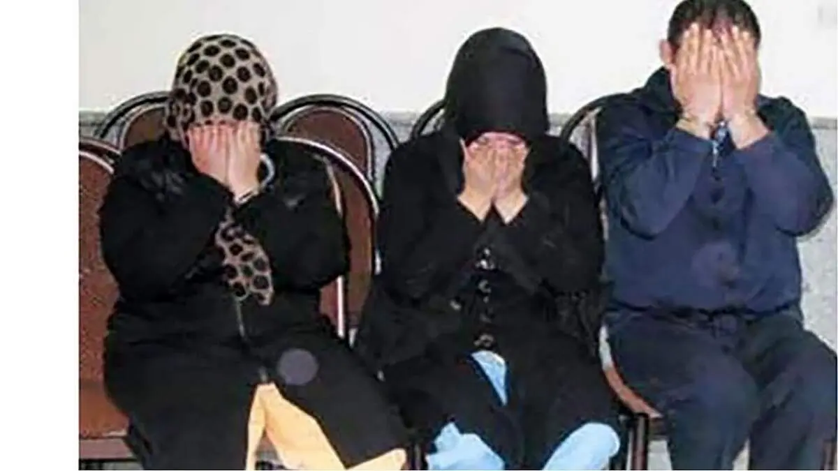 بازداشت ۲ زن پلید که امامزاده داوود را به هم ریختند
