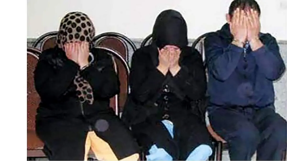 بازداشت ۲ زن پلید که امامزاده داوود را به هم ریختند

