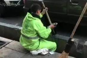 نوازندگی بینظیر رفتگری در سعادت آباد تهران با ساز دست سازش!+فیلم