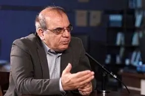 پاسخ دندان شکن عباس عبدی به مدعیان افزایش قیمت ارز به علت «اعتراضات»