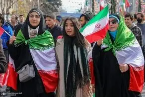 حضور یک زنِ «کم‌ حجاب» در راهپیمایی خبرساز شد+عکس