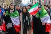 حضور یک زنِ «کم‌ حجاب» در راهپیمایی خبرساز شد+عکس