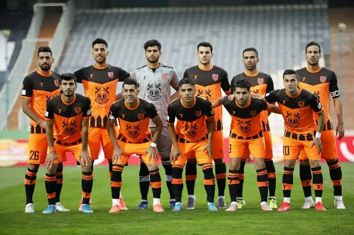 سرخ پوشان در برابر شکست ناپذیرها!