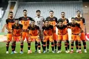 سرخ پوشان در برابر شکست ناپذیرها!  
